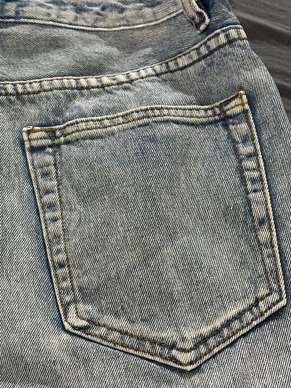 Signature 8 Distressed light Denim Shorts